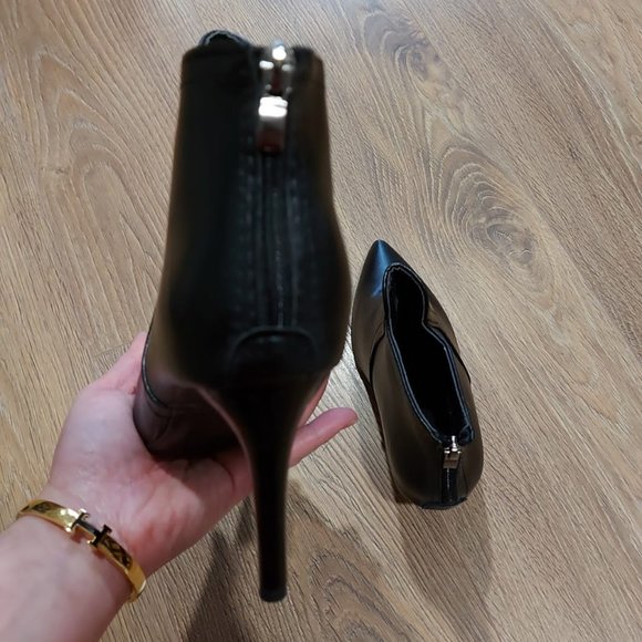NEW!  leather heeled booties - Picture 3 of 4